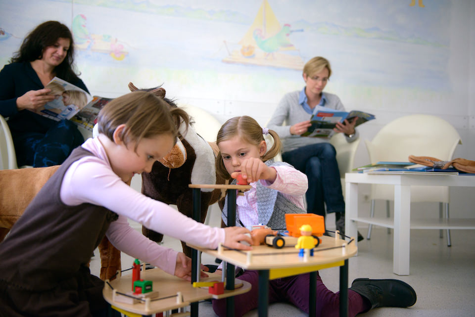 Spielzimmer statt Wartezimmer in der Kinderzahnarztpraxis Dr. Uta Salomon in Friedrichshafen